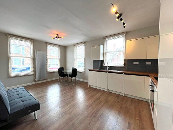 2 Bedroom Flat To Rent In Palmerston Road, Walthamstow, E17