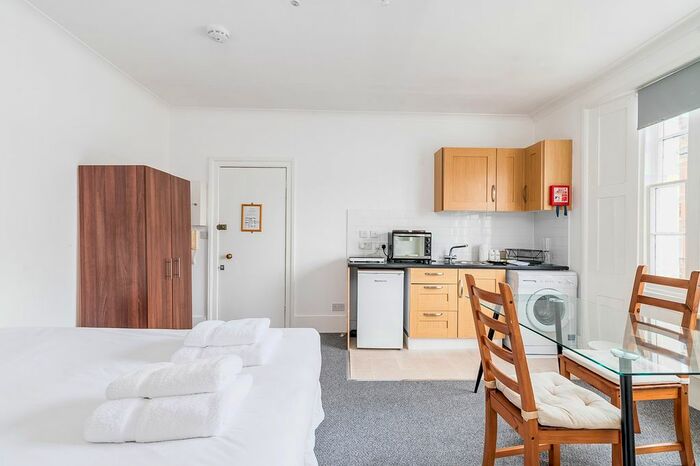 Studio To Rent In Pembridge Villas, London, W11