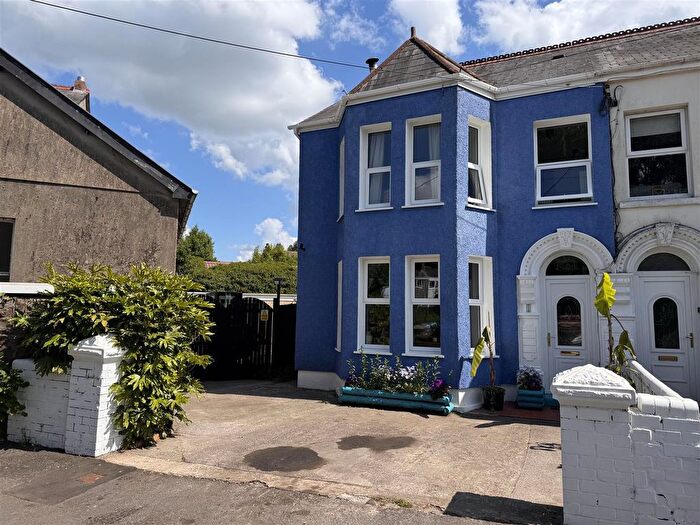 4 Bedroom Semi-Detached House For Sale In Brynlloi Road, Glanamman, Ammanford, SA18