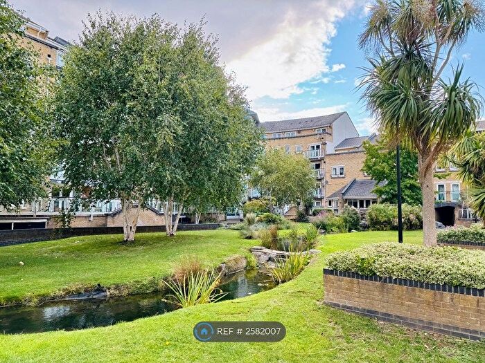 2 Bedroom Flat To Rent In Woodland Crescent, London, SE16