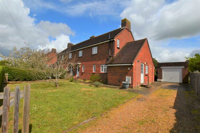 3 Bedroom Semi-Detached House To Rent In Wheatfields Road, RG2