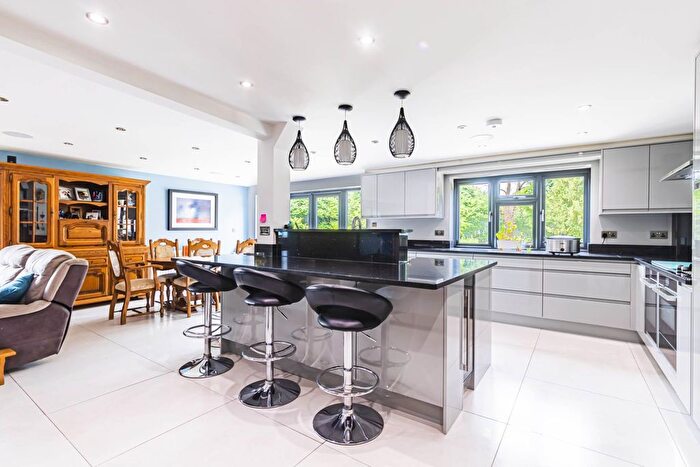 6 Bedroom Detached House To Rent In The Hermitage, London Road, Hemel Hempstead, Hertfordshire, HP1