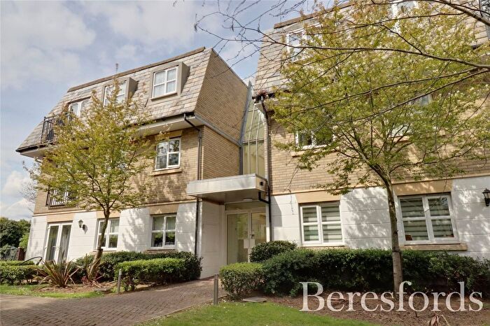 2 Bedroom Flat For Sale In Suttons Lane, Hornchurch, RM12