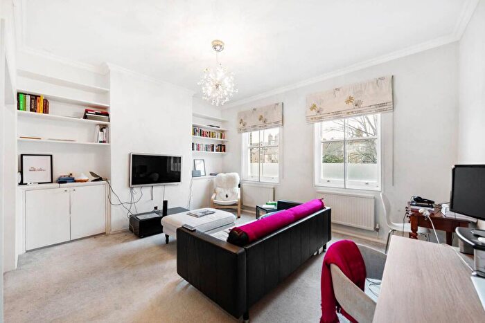 3 Bedroom Flat To Rent In Battersea Park Road, Battersea, London, SW11
