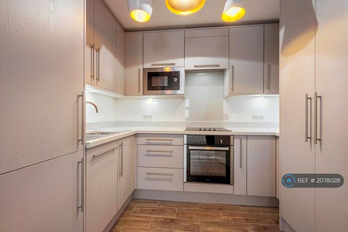 1 Bedroom Flat To Rent In West House, Haslemere, GU27