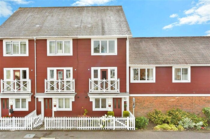 4 Bedroom Town House For Sale In Poynder Drive, Snodland, Kent, ME6