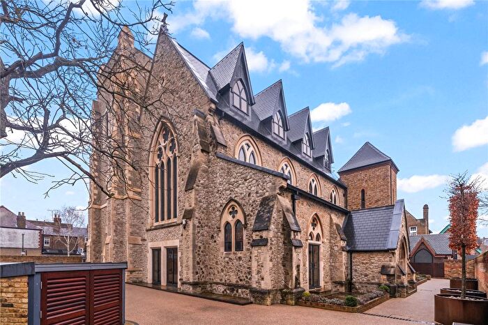 2 Bedroom Flat For Sale In Station Road, Teddington, TW11