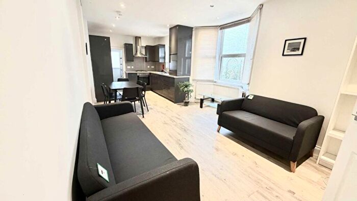 5 Bedroom House To Rent In Frobisher Road, London, N8