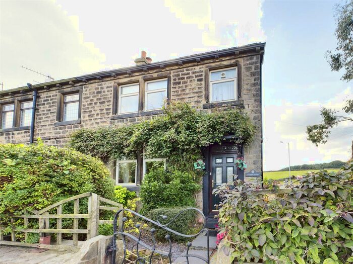 2 Bedroom End Of Terrace House For Sale In Flappit Springs, Keighley, BD21