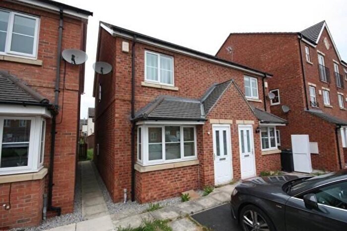2 Bedroom Town House To Rent In St. Mathew Way, Leeds, LS14