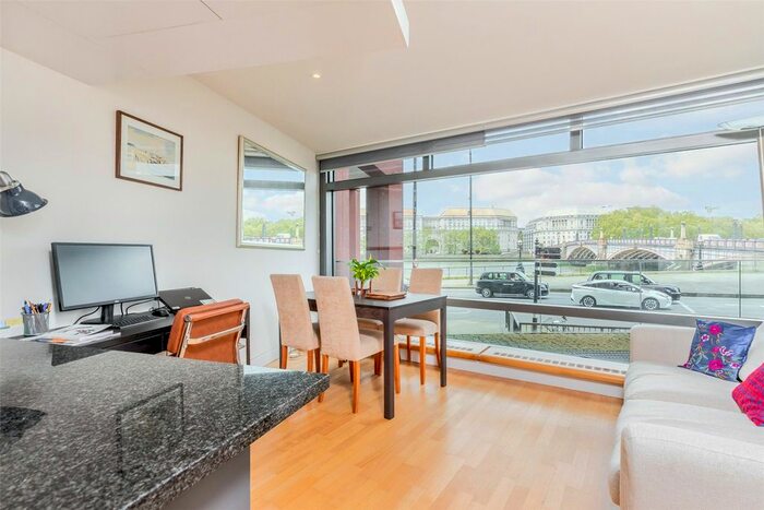 1 Bedroom Flat To Rent In Parliament View Apartments, Albert Embankment, Embankment, SE1