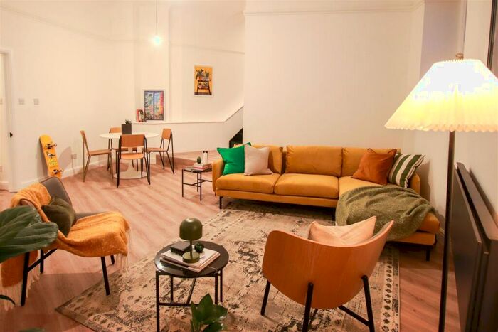 2 Bedroom Apartment To Rent In - Chepstow Street, Manchester, M1