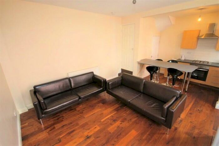 4 Bedroom Terraced House To Rent In Quarry Place, Woodhouse, Leeds, LS6