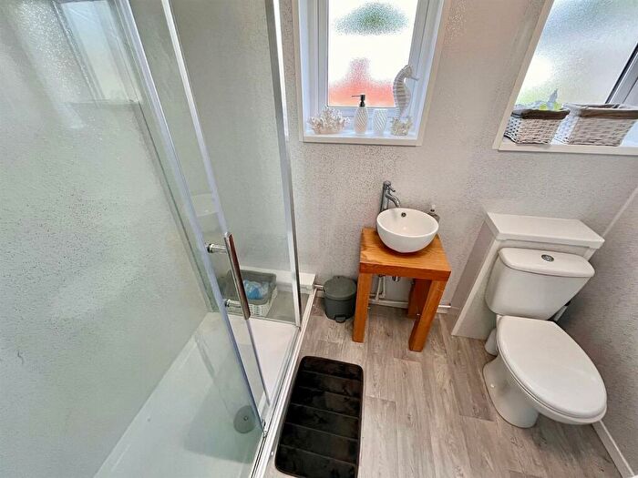 2 Bedroom Chalet For Sale In Florida Estate, Hemsby, Great Yarmouth, NR29