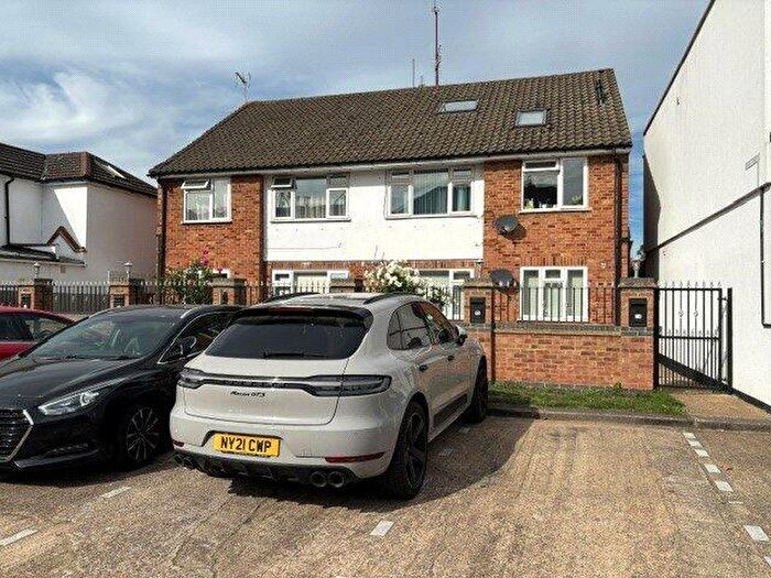 2 Bedroom Apartment To Rent In Pinner Green, Pinner, HA5