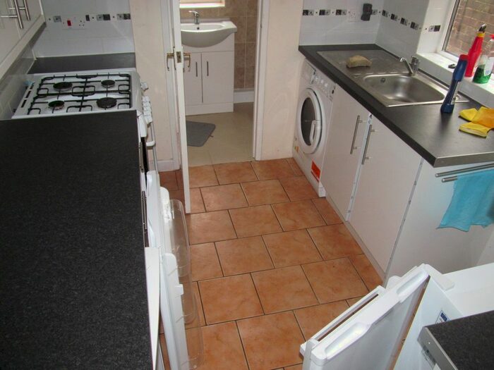 3 Bedroom Terraced House To Rent In Brighton Road, Reading, RG6
