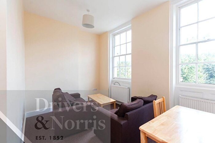 3 Bedroom Apartment To Rent In Eversholt Street, Camden, London, NW1