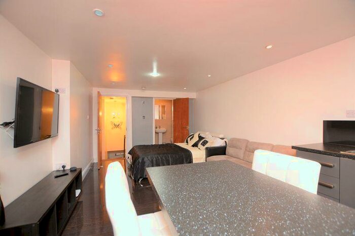 Flat To Rent In Bridge Street, Colnbrook, SL3