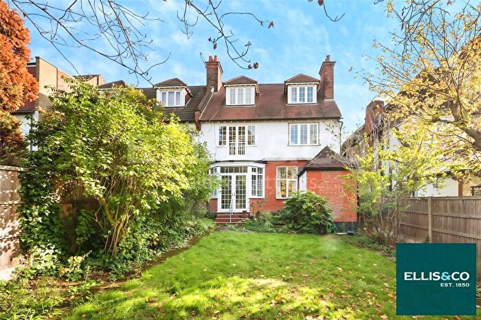 3 Bedroom Apartment For Sale In Ravenscroft Avenue, Golders Green, NW11