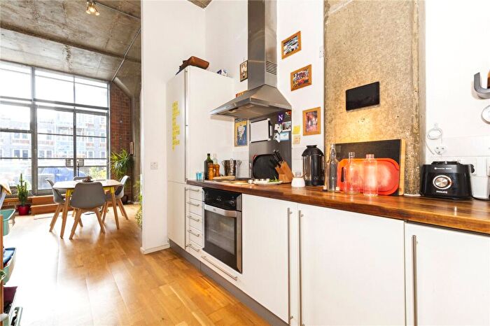 2 Bedroom Apartment To Rent In Wenlock Road, London, N1