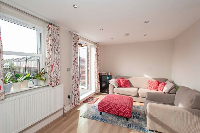 2 Bedroom Flat For Sale In Queens Road, Welling, DA16