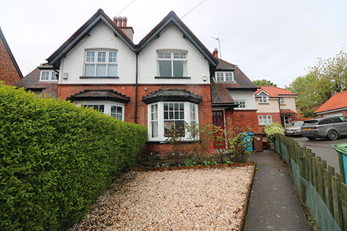 3 Bedroom Semi-Detached House To Rent In The Weir, HU13