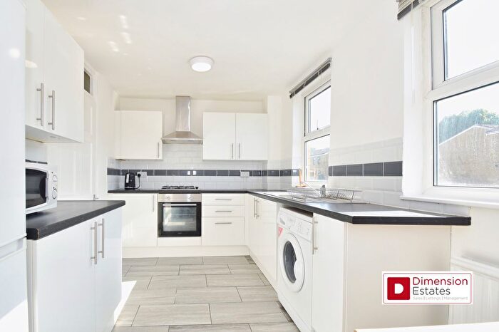 2 Bedroom Town House To Rent In Buttermere Walk, Dalston, Hackney, E8