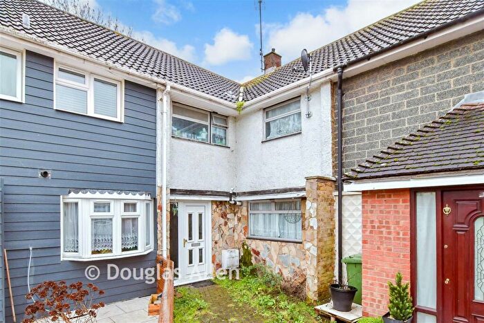 4 Bedroom End Of Terrace House For Sale In Nether Priors, Basildon, Essex, SS14