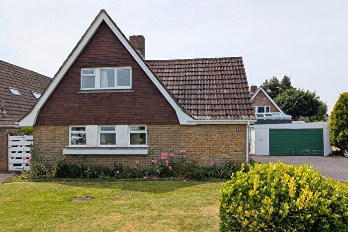 3 Bedroom Detached House For Sale In Carisbrooke Avenue, Hill Head, PO14
