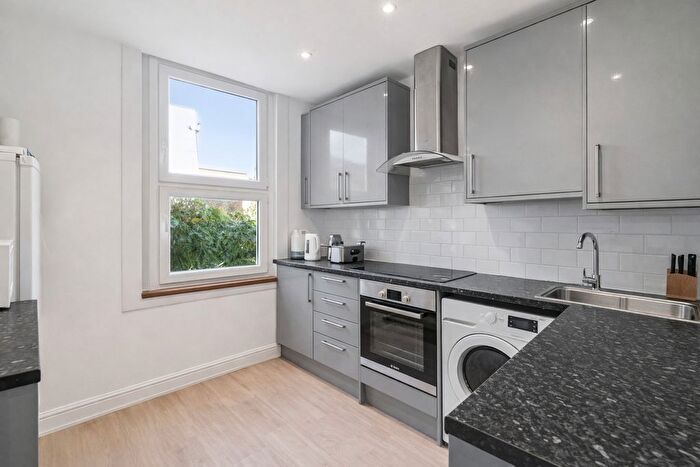 2 Bedroom Flat To Rent In Mitcham Lane, Streatham Vale, SW16