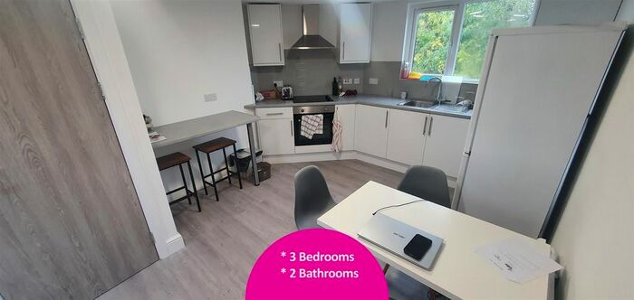 3 Bedroom Flat To Rent In Mundy Place, Cathays, Cardiff, CF24
