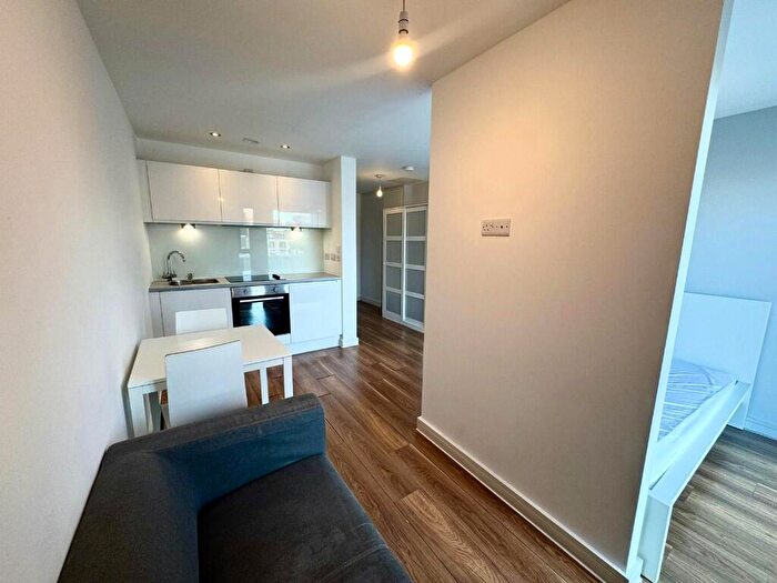 Studio To Rent In Wolstenholme Square, Liverpool, Merseyside, L1