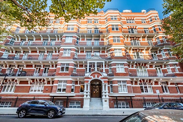 3 Bedroom Flat To Rent In Draycott Avenue, London, SW3