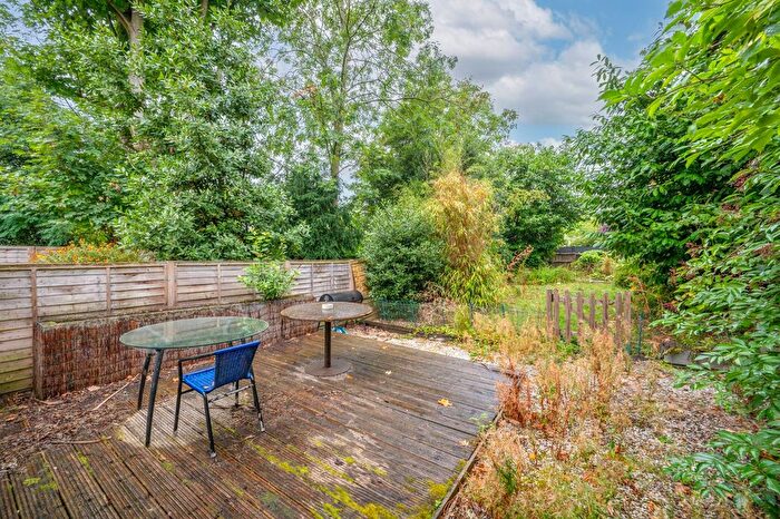 2 Bedroom Flat For Sale In Willesden Lane, Brondesbury Park, London, NW2