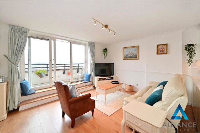 2 Bedroom Penthouse For Sale In Narrow Street, London, E14