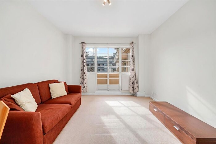 Studio To Rent In Palace Gardens Terrace, London, W8