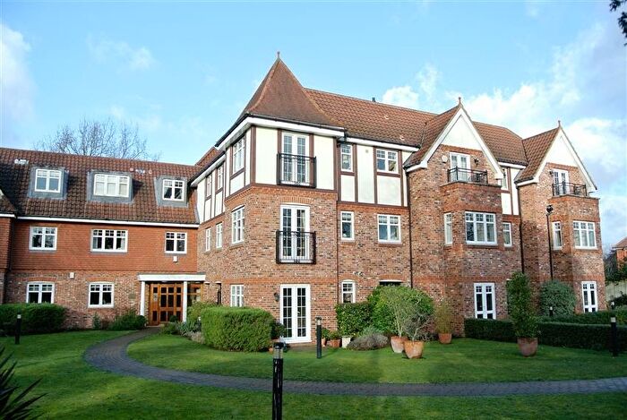 2 Bedroom Apartment To Rent In Weybridge, KT13