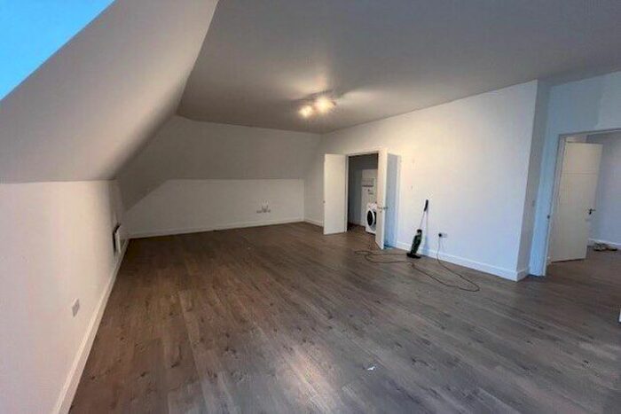 1 Bedroom Flat To Rent In Berkshire Court, Bracknell, RG12