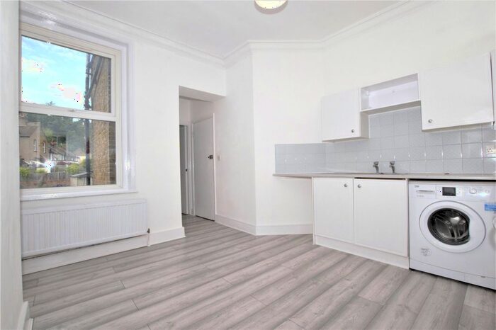 Studio To Rent In Brighton Road, South Croydon, CR2