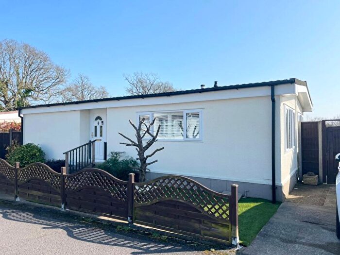 1 Bedroom Mobile Home For Sale In Lime Kiln Lane, Holbury, Southampton, Hampshire, SO45