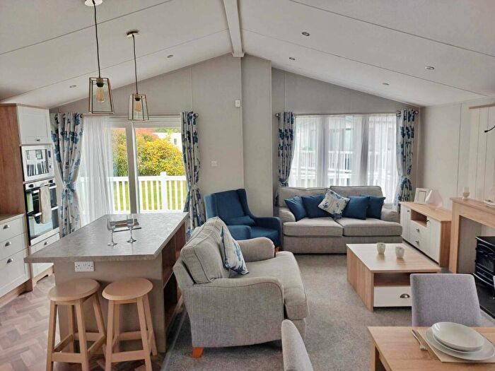 3 Bedroom Mobile Home For Sale In Manor Road, Hunstanton, Norfolk, PE36