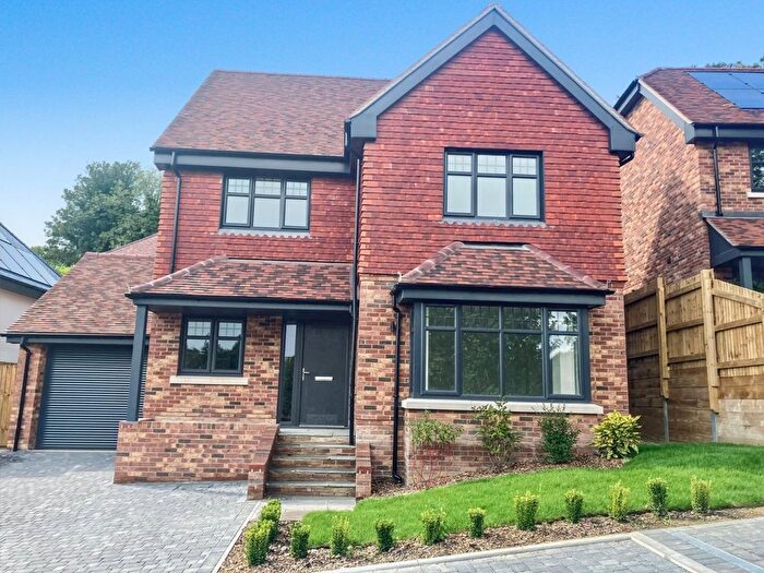 4 Bedroom Detached House For Sale In Wilsom Road, Alton, Hampshire, GU34