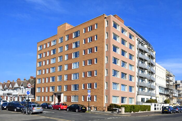 1 Bedroom Studio For Sale In Dorset Court - Kingsway, Hove, BN3