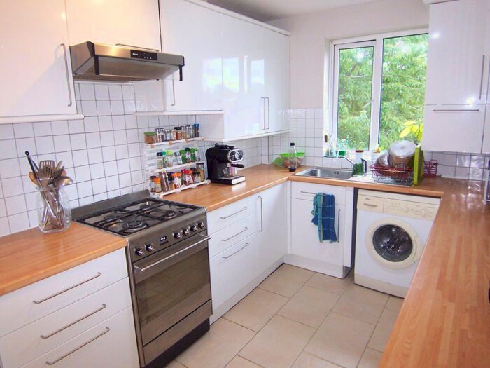 2 Bedroom Flat To Rent In Bushey Road, Raynes Park, SW20