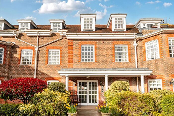 2 Bedroom Retirement Property For Sale In Farmery Court, Castle Village, Berkhamsted, Hertfordshire, HP4