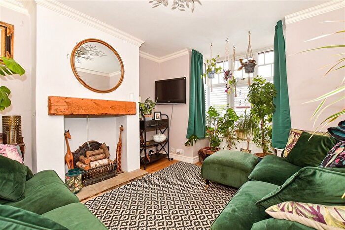 3 Bedroom Semi-Detached House For Sale In Goudhurst Road, Marden, Kent, TN12