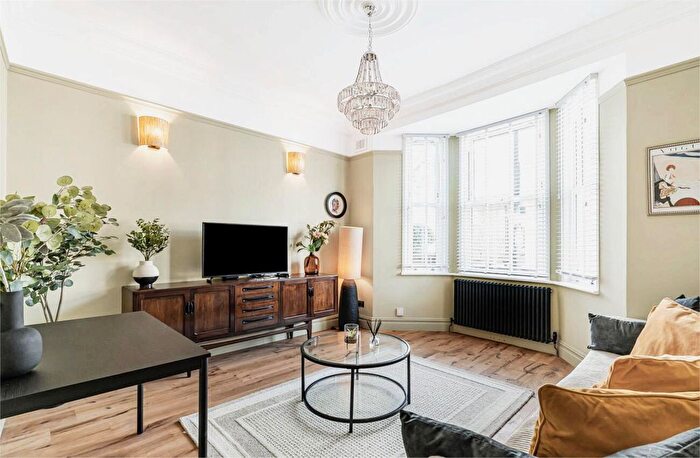 2 Bedroom Flat To Rent In Kilburn Lane, Westminster, W10