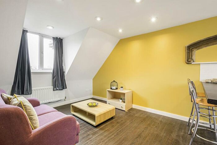 1 Bedroom Flat To Rent In Flat Victoria Terrace -, Leeds, V2