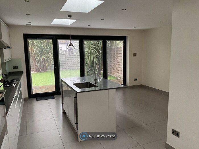 1 Bedroom Flat To Rent In Norbury, London, SW16