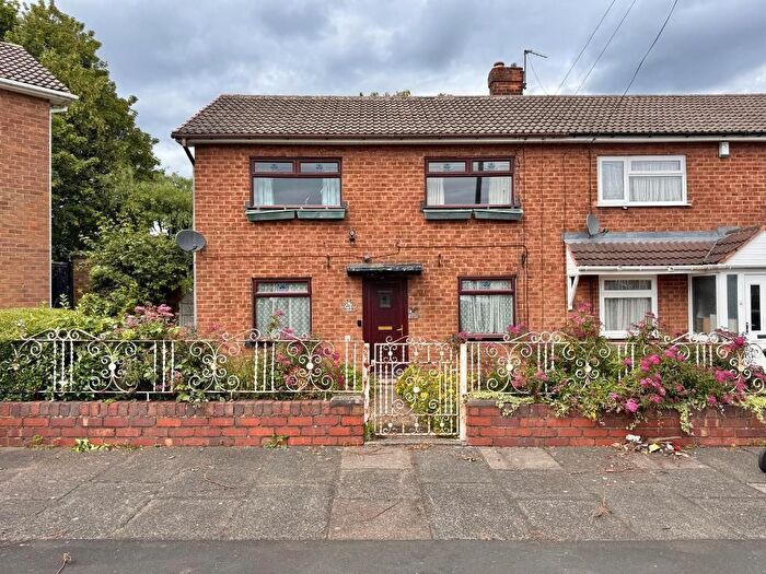 3 Bedroom Semi-Detached House For Sale In Schofield Avenue, West Bromwich, West Midlands, B71